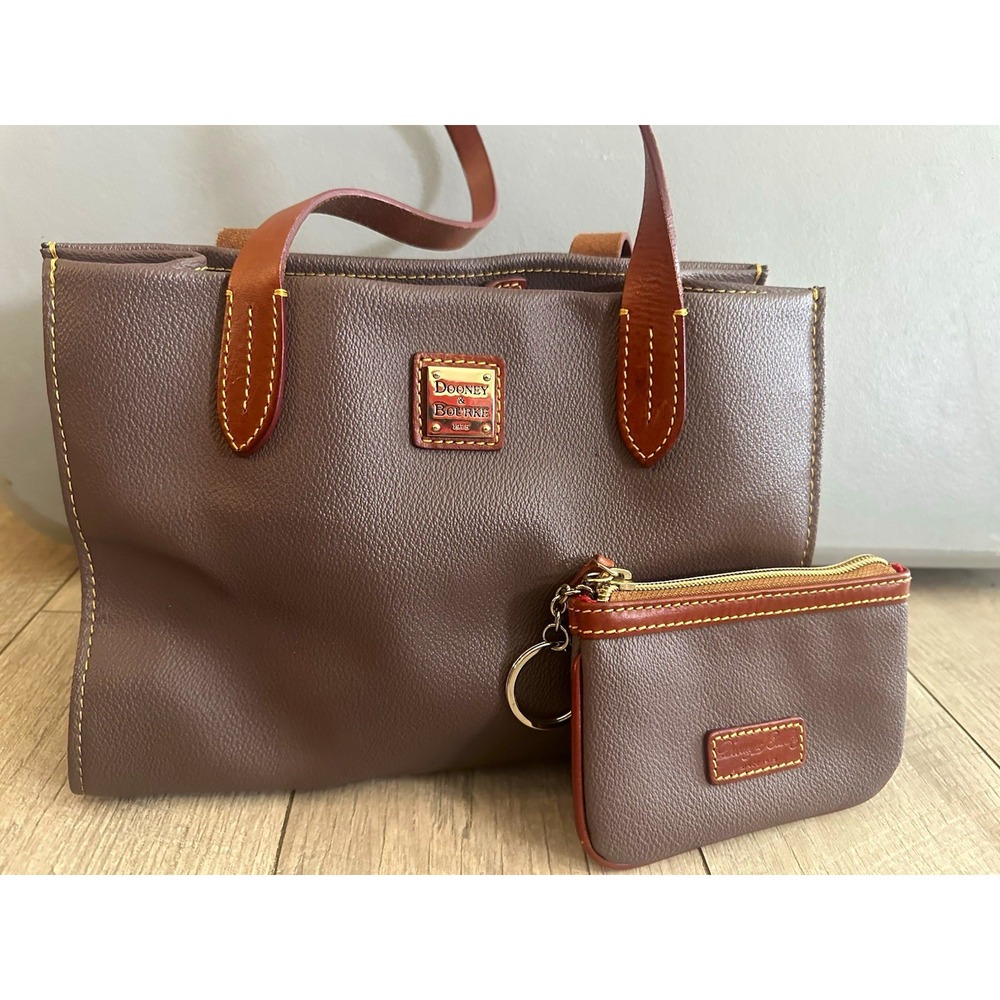 Dooney & Bourke Brown Pebbled Tote Bag Zip Closure Red Lining matching wallet